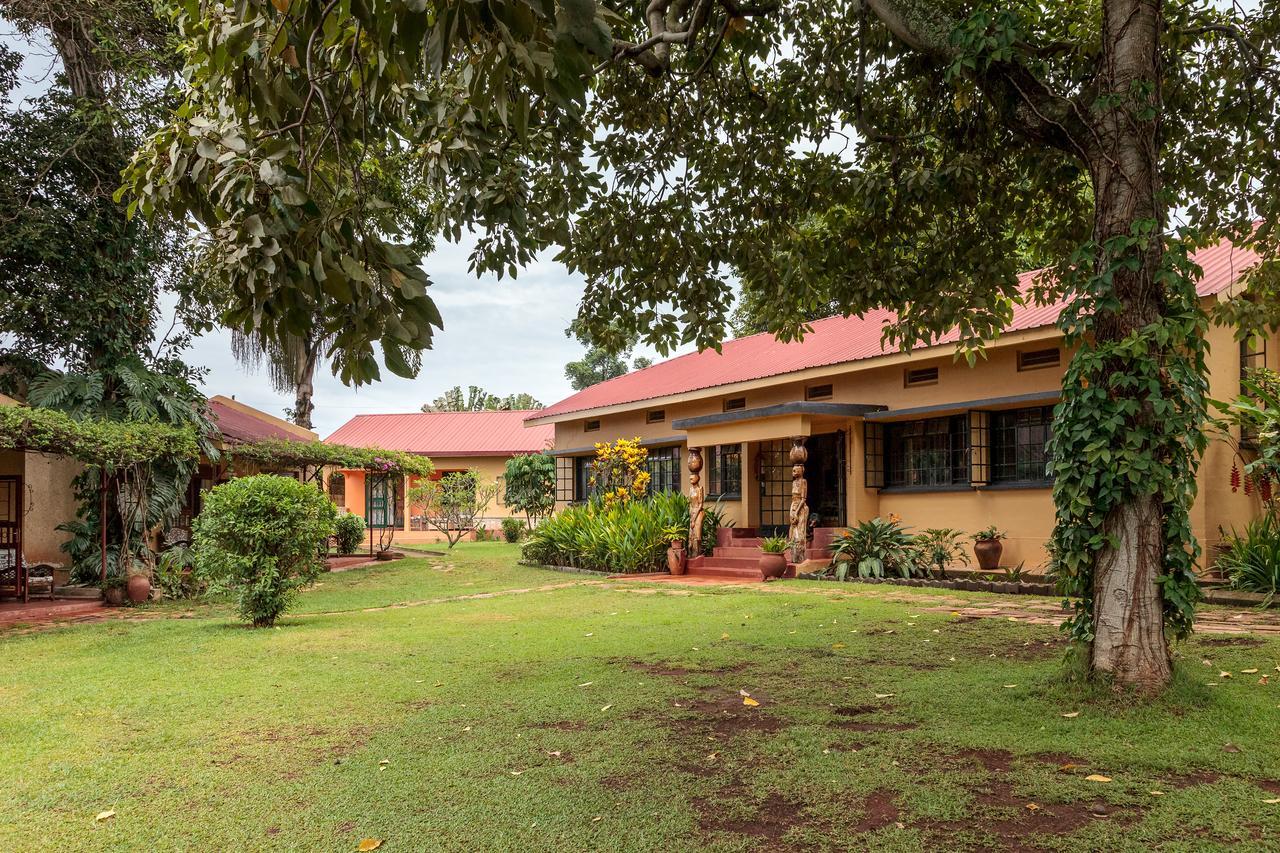 Airport Guesthouse エンテベ エクステリア 写真