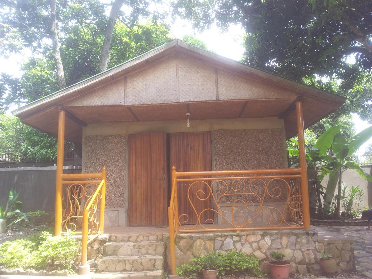 Airport Guesthouse エンテベ エクステリア 写真