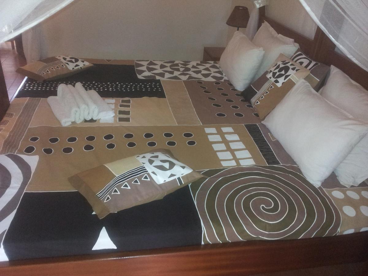 Airport Guesthouse エンテベ エクステリア 写真