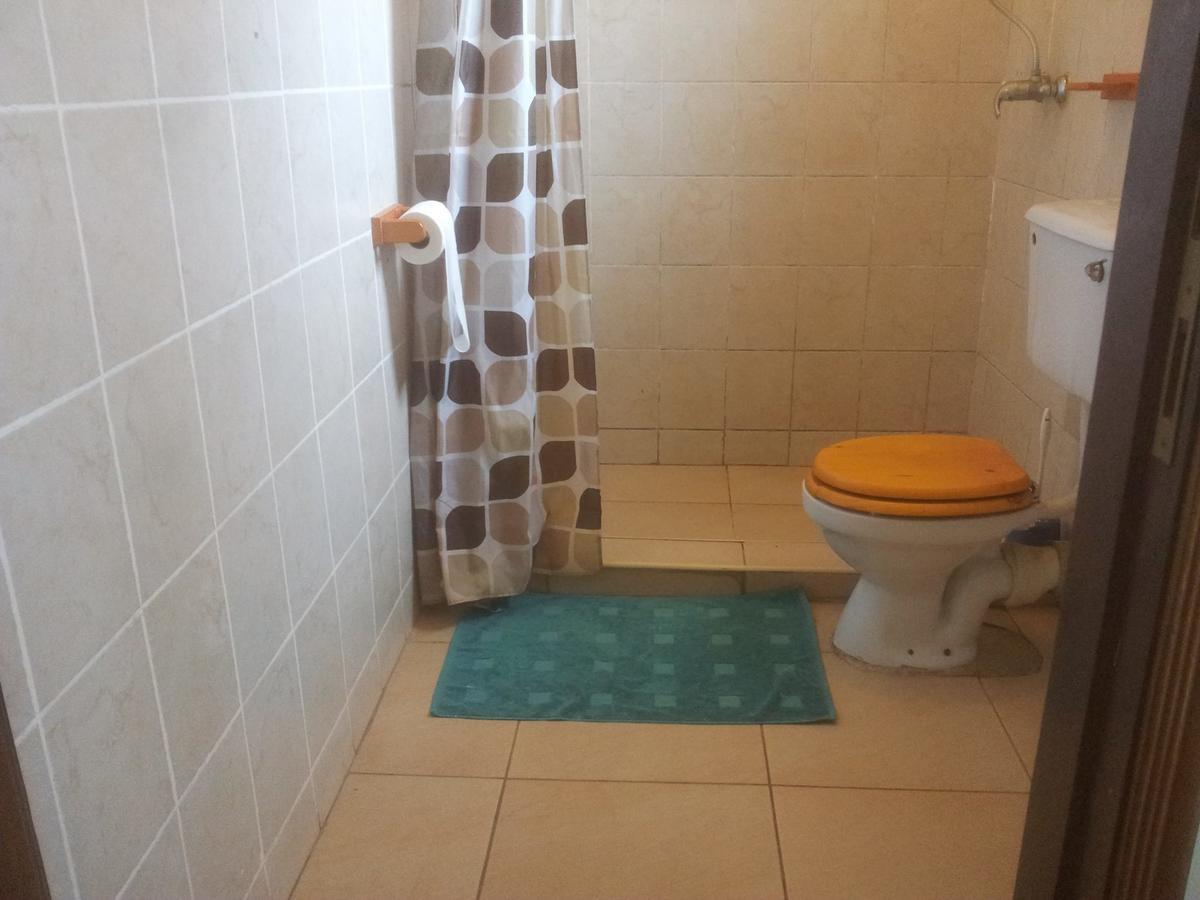 Airport Guesthouse エンテベ エクステリア 写真
