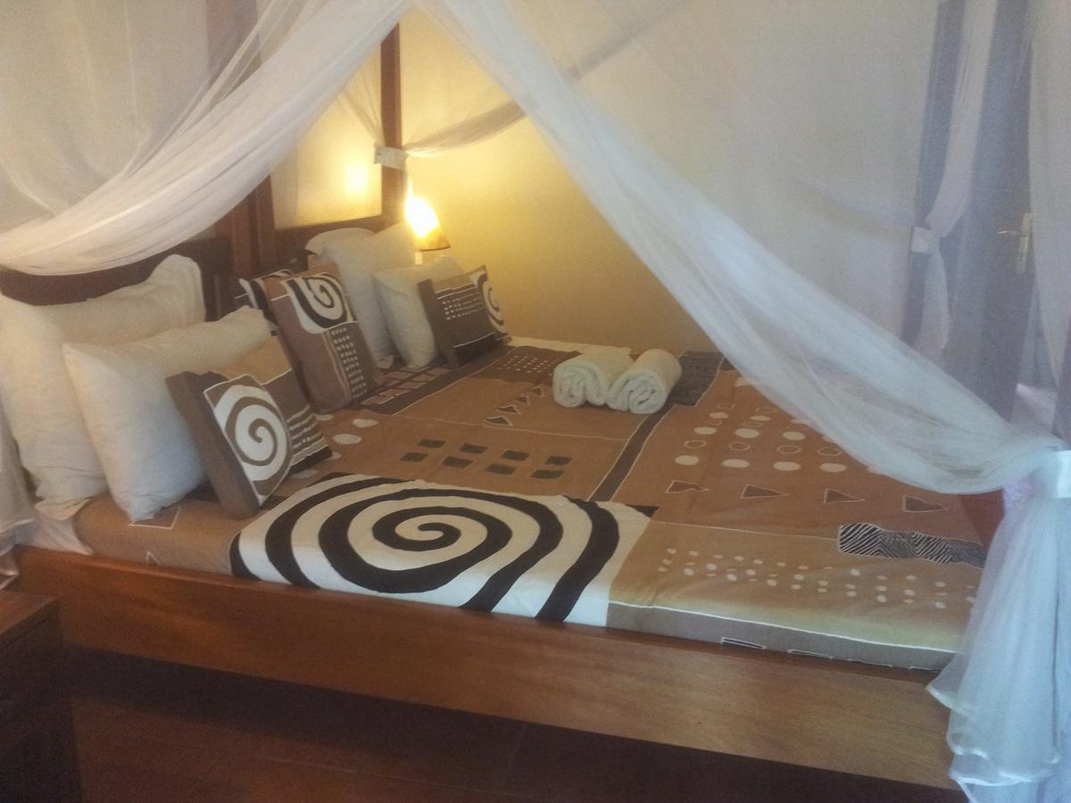 Airport Guesthouse エンテベ エクステリア 写真